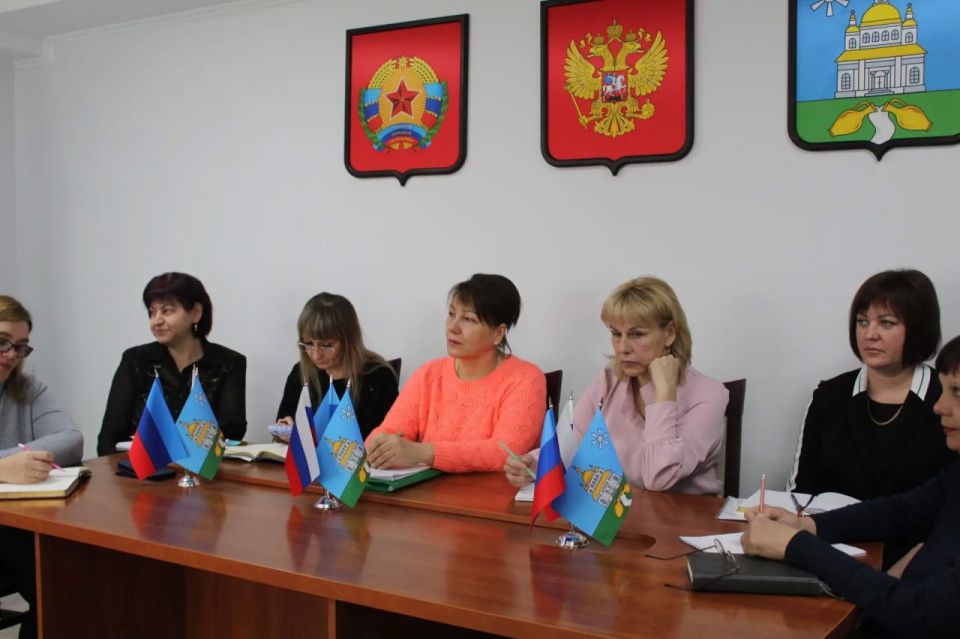 Юлия Кожухарь: Сегодня, состоялось плановое аппаратное совещание с руководителями управлений и отделов администрации Новопсковского муниципального округа Юлия Кожухарь: Сегодня, состоялось плановое аппаратное совещание с руководителями управлений и отделов администрации Новопсковского муниципального округа