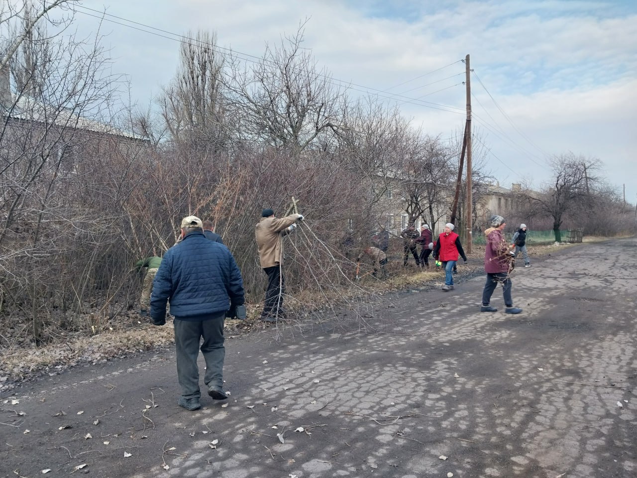 Жители Чернухино объединились для наведения порядка в поселке Жители Чернухино объединились для наведения порядка в поселке