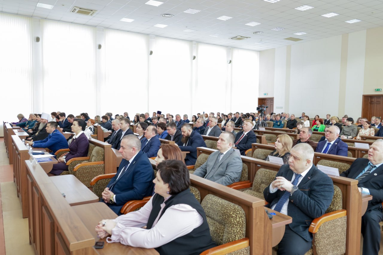 Денис Мирошниченко поздравил Яну Пащенко с избранием на пост главы города Луганска Денис Мирошниченко поздравил Яну Пащенко с избранием на пост главы города Луганска