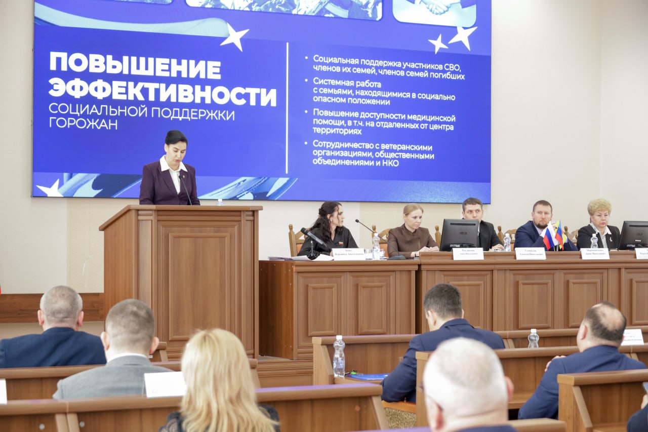 Денис Мирошниченко поздравил Яну Пащенко с избранием на пост главы города Луганска Денис Мирошниченко поздравил Яну Пащенко с избранием на пост главы города Луганска