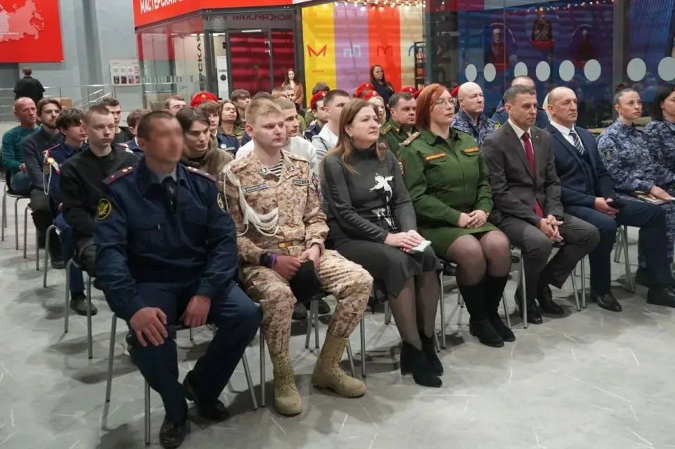 Сотрудники ИК № 5 регионального УФСИН посетили торжественные мероприятия, приуроченные ко Дню призывника Сотрудники ИК № 5 регионального УФСИН посетили торжественные мероприятия, приуроченные ко Дню призывника