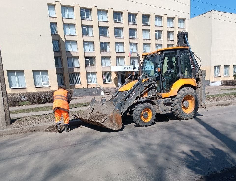 Коммунальными службами проведены работы на территории города Коммунальными службами проведены работы на территории города