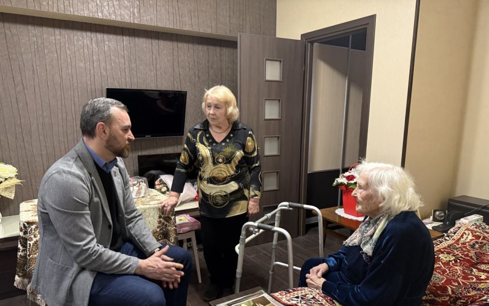 Дмитрий Хорошилов поздравил со 100-летием ветерана Зою Приходько Дмитрий Хорошилов поздравил со 100-летием ветерана Зою Приходько