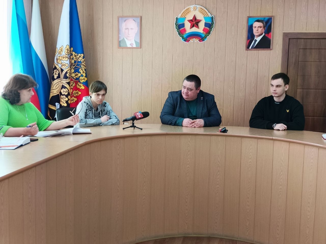 Сегодня Глава городского округа муниципальное образование городской округ город Ровеньки Андрей Рубанцов провел заседание рабочей группы по созданию электронной Книги памяти городского округа