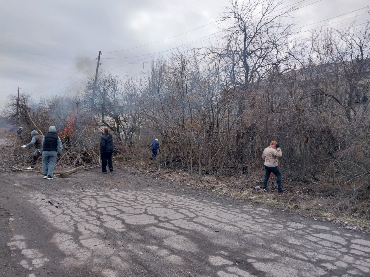 Жители Чернухино объединились для наведения порядка в поселке Жители Чернухино объединились для наведения порядка в поселке