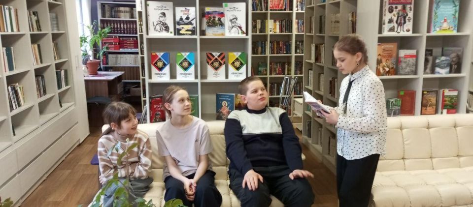 Стихи, что сражаются: в Новоайдаре поговорили о поэзии СВО Стихи, что сражаются: в Новоайдаре поговорили о поэзии СВО
