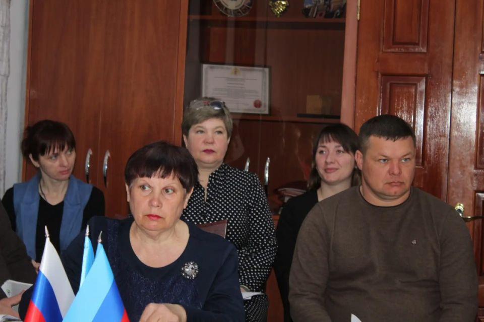 Юлия Кожухарь: Сегодня, состоялось плановое аппаратное совещание с руководителями управлений и отделов администрации Новопсковского муниципального округа Юлия Кожухарь: Сегодня, состоялось плановое аппаратное совещание с руководителями управлений и отделов администрации Новопсковского муниципального округа