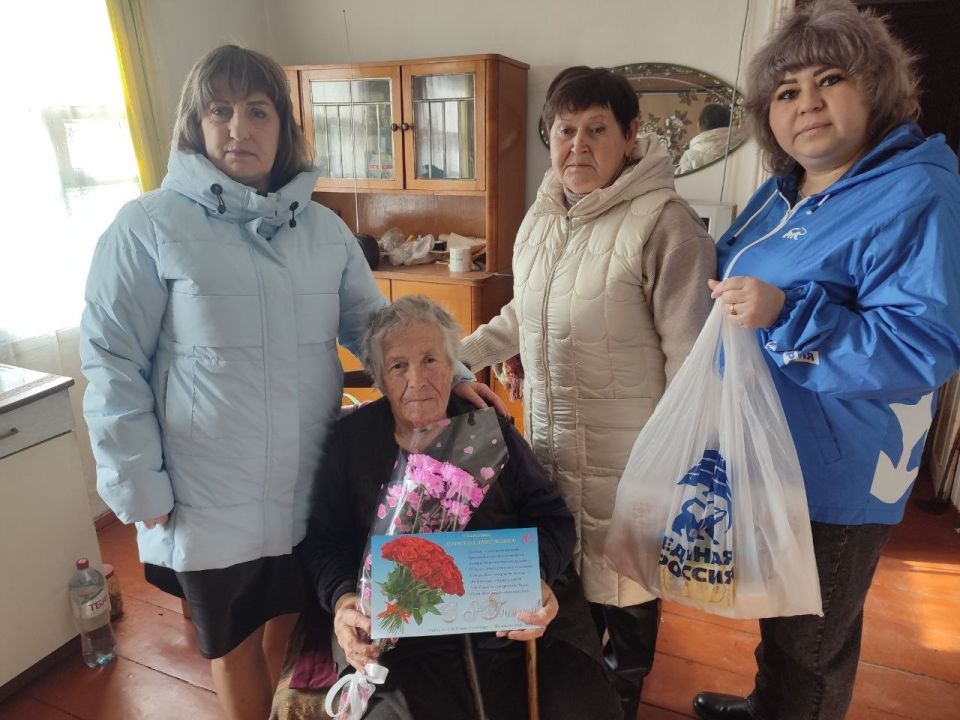 Жительницу Городище поздравили с 85-летним юбилеем Жительницу Городище поздравили с 85-летним юбилеем