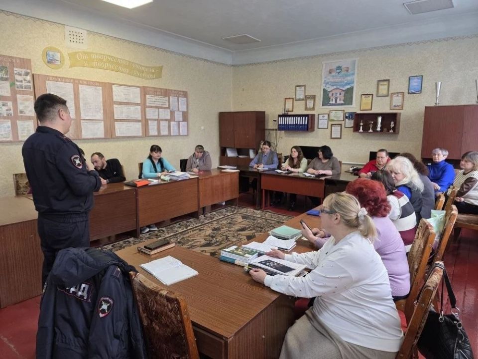 Сотрудники Госавтоинспекции проводят активную профилактическую работу с педагогами и родителями Сотрудники Госавтоинспекции проводят активную профилактическую работу с педагогами и родителями