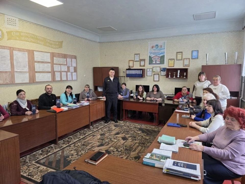 Сотрудники Госавтоинспекции проводят активную профилактическую работу с педагогами и родителями Сотрудники Госавтоинспекции проводят активную профилактическую работу с педагогами и родителями