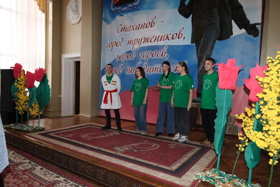 В Стаханове прошла квест-игра «Сила единства народов» В Стаханове прошла квест-игра «Сила единства народов»