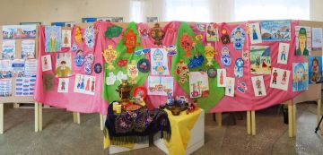 ВЫСТАВКА "УЗОРЫ РОССИИ". В начале 2 семестра мы с ребятами отправились в самую настоящую экспедицию, которая называлась «Культура народов России»