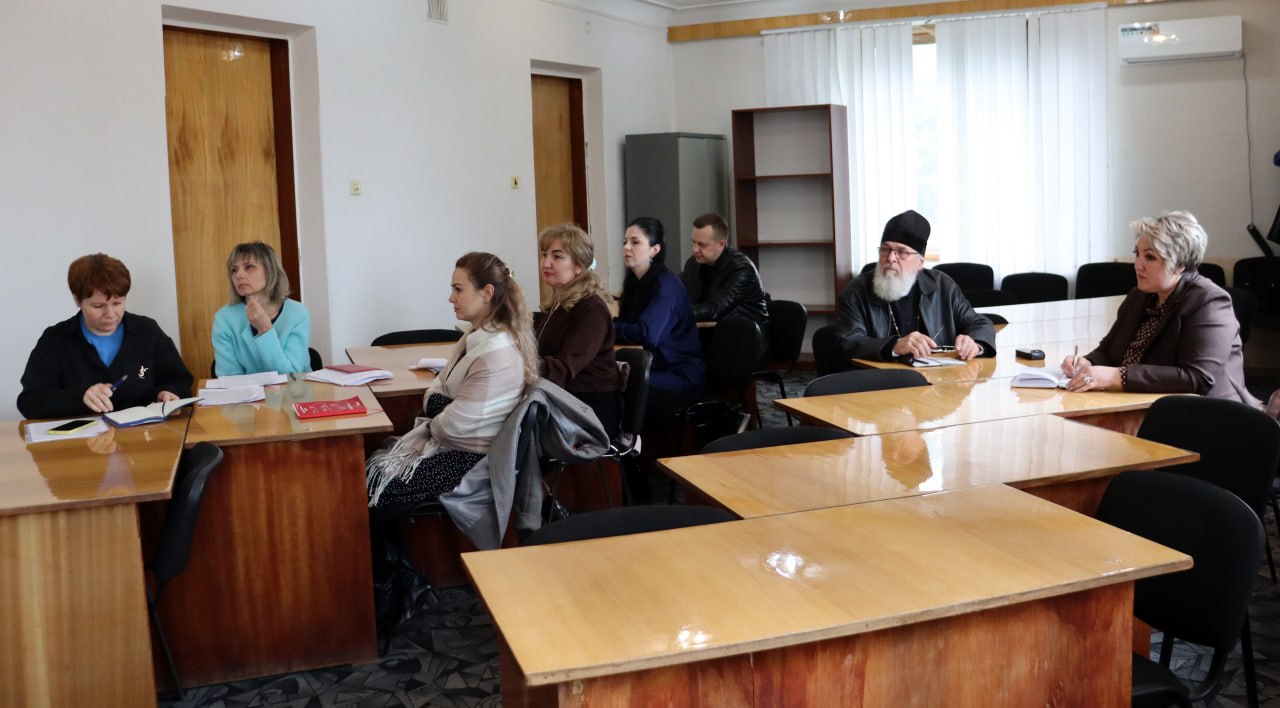 В Администрации Антрацитовского муниципального округа состоялось очередное заседание экспертного совета по вопросам гармонизации межнациональных (межэтнических) и этноконфессиональных отношений