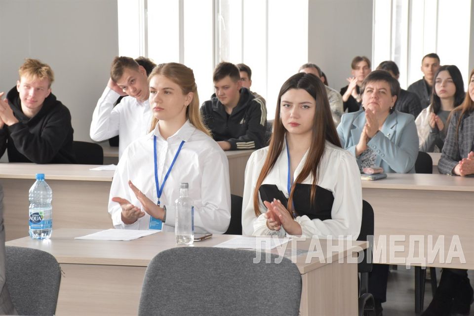 В Северодонецком технологическом институте прошел круглый стол «Ученые в лицах» В Северодонецком технологическом институте прошел круглый стол «Ученые в лицах»