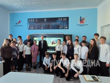 Состоялся телемост между гимназией города Ровеньки и средней школой, расположенной в Звездном городке