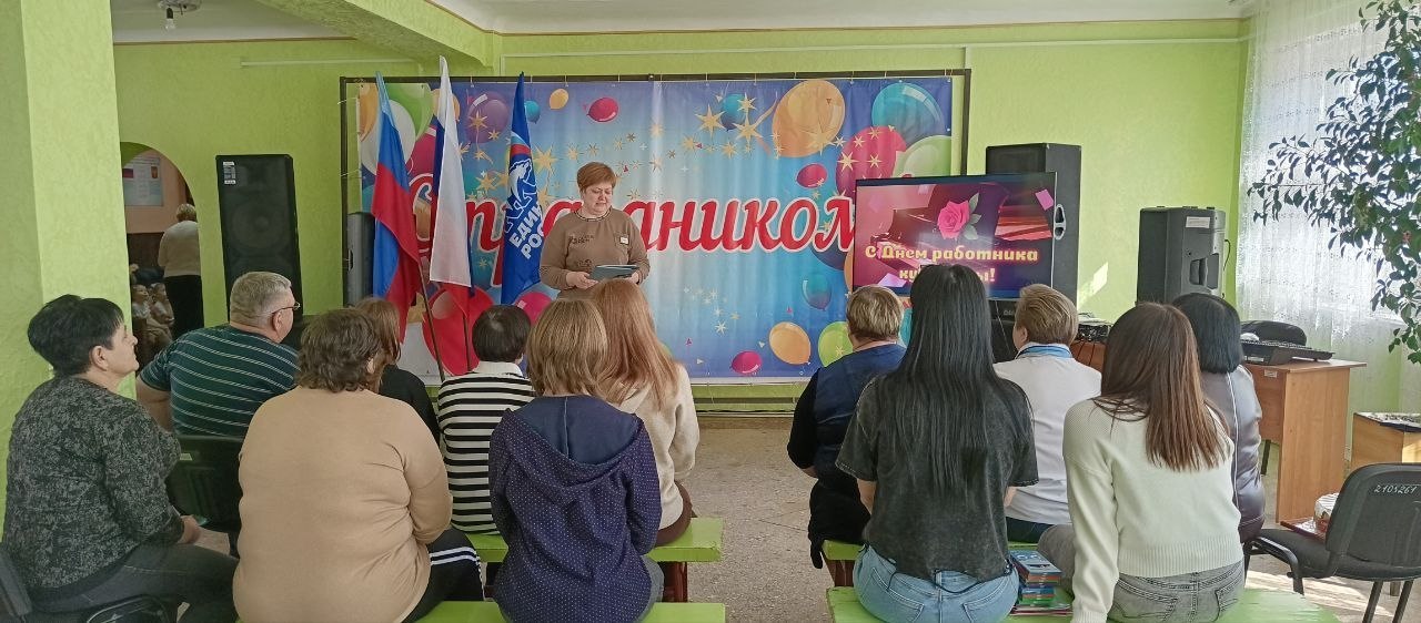 Сегодня сотрудники отдела жизнеобеспечения пгт Новодарьевка совместно с исполнительным секретарем Ровеньковского местного отделения ВПП «Единая Россия», активистами первичного отделения № 11 пгт Новодарьевка, воспитанниками... Сегодня сотрудники отдела жизнеобеспечения пгт Новодарьевка совместно с исполнительным секретарем Ровеньковского местного отделения ВПП «Единая Россия», активистами первичного отделения № 11 пгт Новодарьевка, воспитанниками...