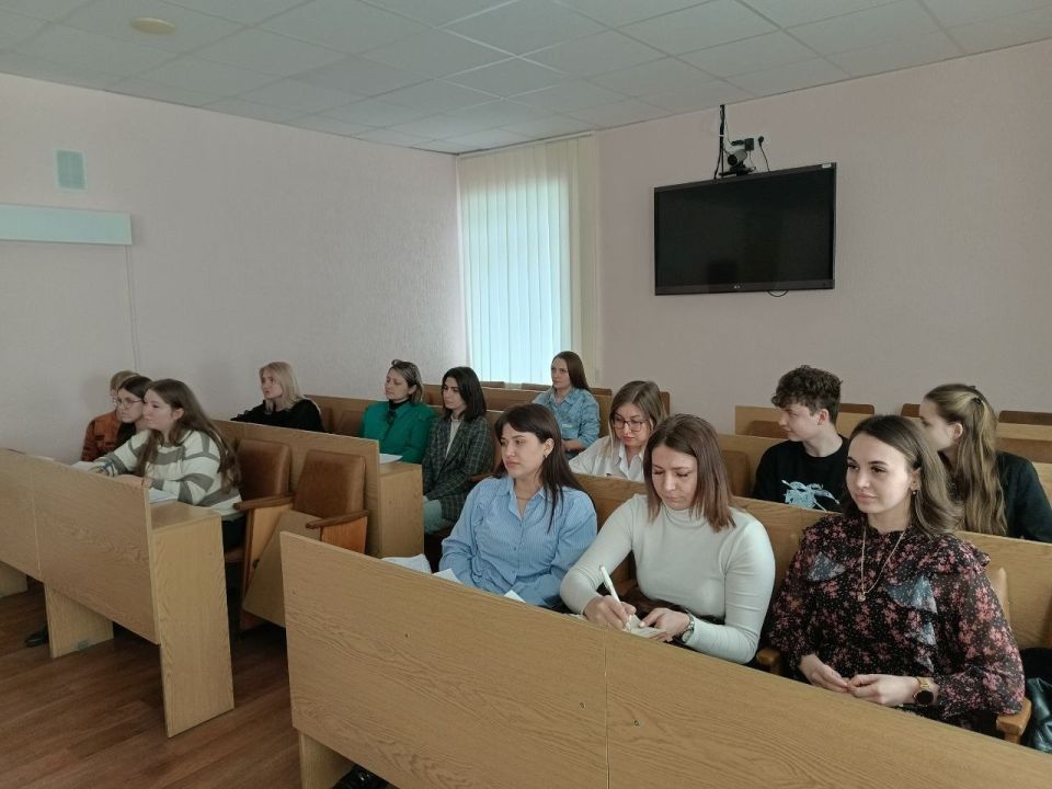 Сегодня Глава городского округа муниципальное образование городской округ город Ровеньки Андрей Рубанцов на заседании Молодежного совета при Администрации городского округа город Ровеньки встретился с активной молодёжью... Сегодня Глава городского округа муниципальное образование городской округ город Ровеньки Андрей Рубанцов на заседании Молодежного совета при Администрации городского округа город Ровеньки встретился с активной молодёжью...