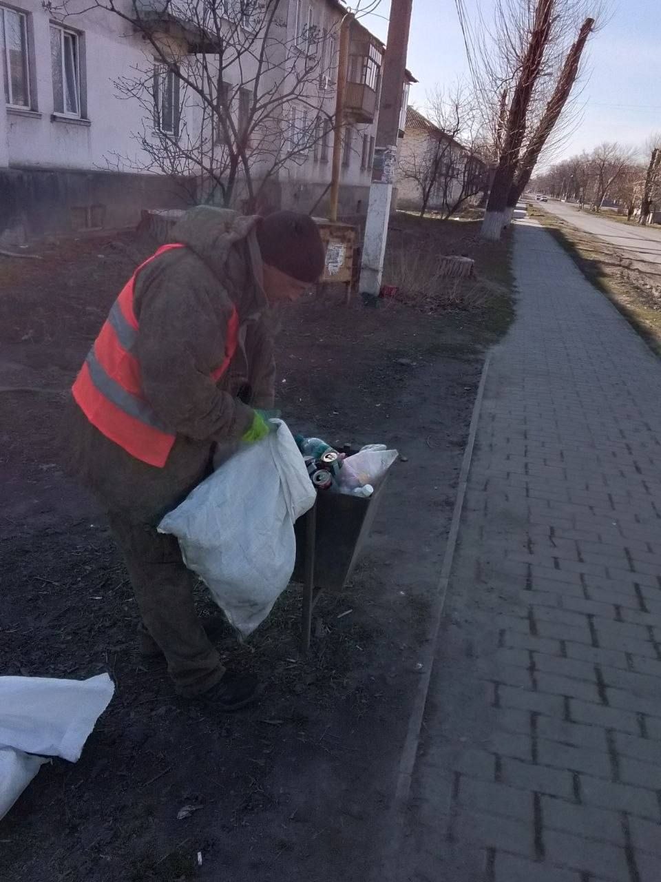 Андрей Рубанцов: В Ровеньках продолжается весенняя уборка городского округа Андрей Рубанцов: В Ровеньках продолжается весенняя уборка городского округа