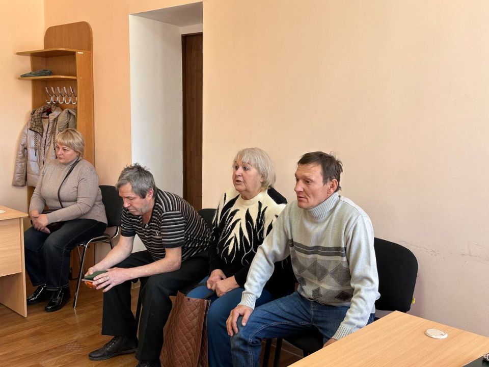 Глава городского округа город Ровеньки Андрей Рубанцов провёл личный приём жителей Глава городского округа город Ровеньки Андрей Рубанцов провёл личный приём жителей