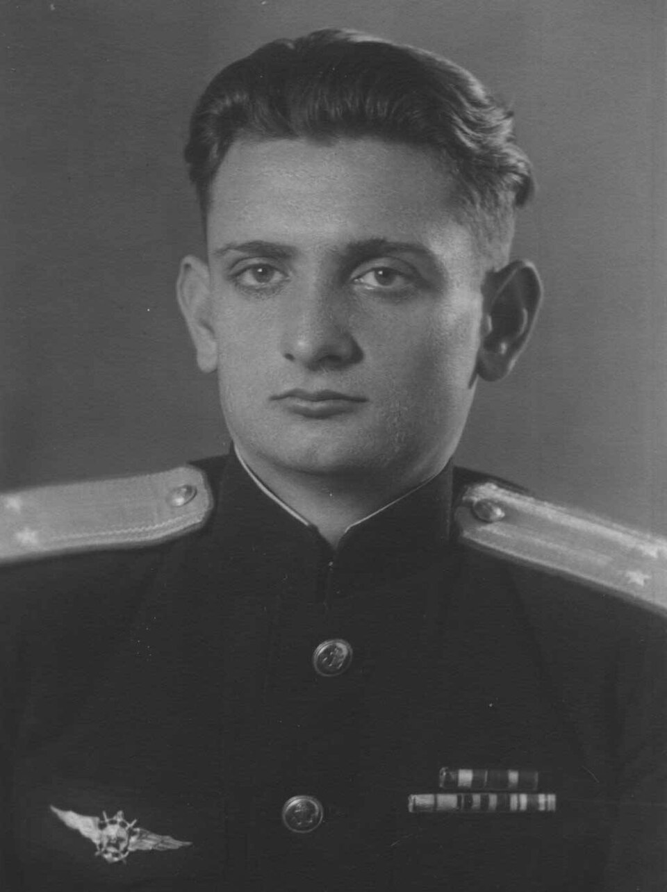 Рассказы о героях. Радий Петрович Юркин родился 8 сентября 1928 года в городе Краснодоне в семье служащего