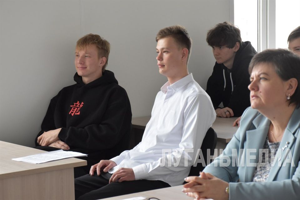 В Северодонецком технологическом институте прошел круглый стол «Ученые в лицах» В Северодонецком технологическом институте прошел круглый стол «Ученые в лицах»