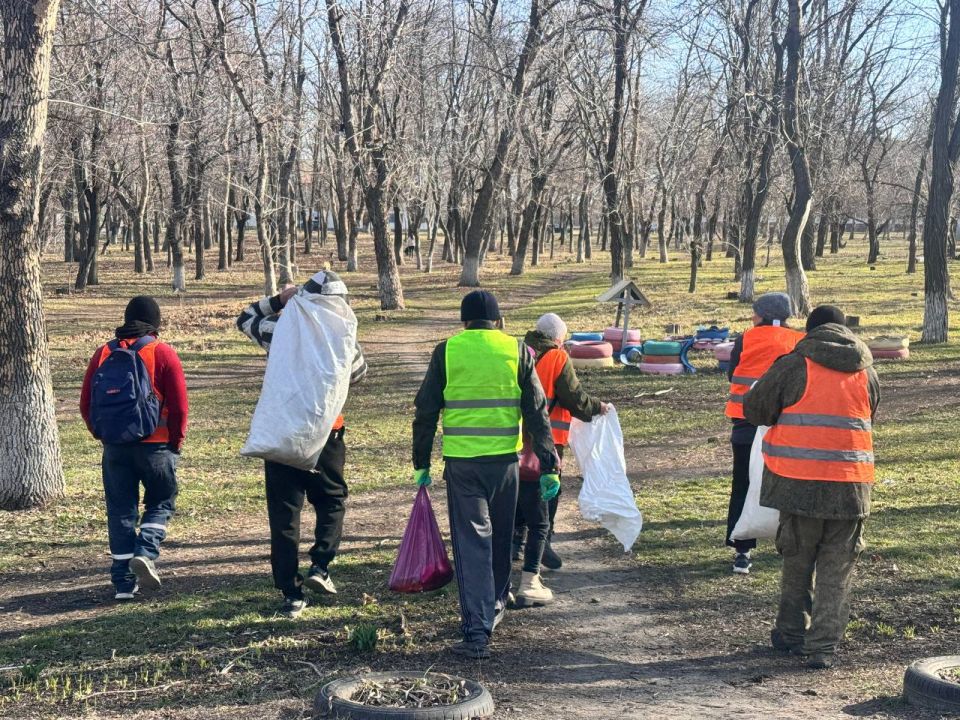 Сегодня, 23 марта 2026 года, МУП "ЖЭК" г. Ровеньки совместно с работниками отдела жизнеобеспечения пгт Дзержинский, пгт Нагольно-Тарасовка были проведены плановые работы по уборке территории поселка Дзержинский от мусора Сегодня, 23 марта 2026 года, МУП "ЖЭК" г. Ровеньки совместно с работниками отдела жизнеобеспечения пгт Дзержинский, пгт Нагольно-Тарасовка были проведены плановые работы по уборке территории поселка Дзержинский от мусора