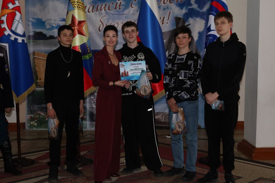 В Стаханове прошла квест-игра «Сила единства народов» В Стаханове прошла квест-игра «Сила единства народов»