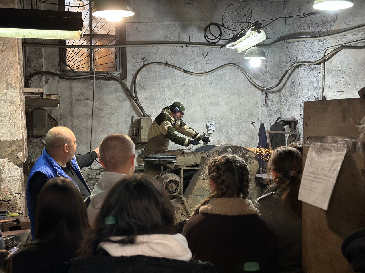 «Единая Россия» познакомила школьников с непрерывным производством спортинвентаря на заводе «Динамо» «Единая Россия» познакомила школьников с непрерывным производством спортинвентаря на заводе «Динамо»