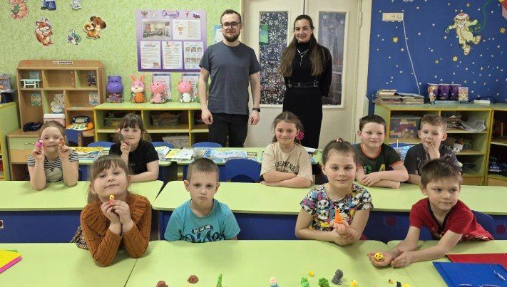Представители Детского центра районного дома культуры посетили Лутугинский ясли-сад «Ласточка» Представители Детского центра районного дома культуры посетили Лутугинский ясли-сад «Ласточка»