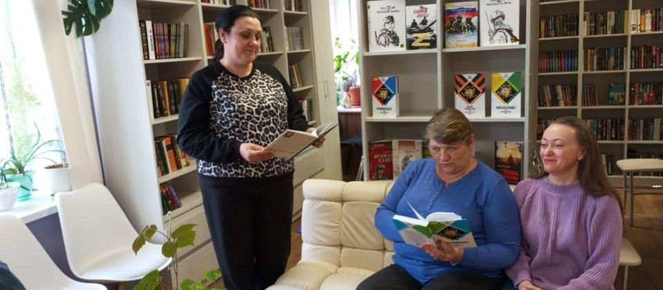 Стихи, что сражаются: в Новоайдаре поговорили о поэзии СВО Стихи, что сражаются: в Новоайдаре поговорили о поэзии СВО