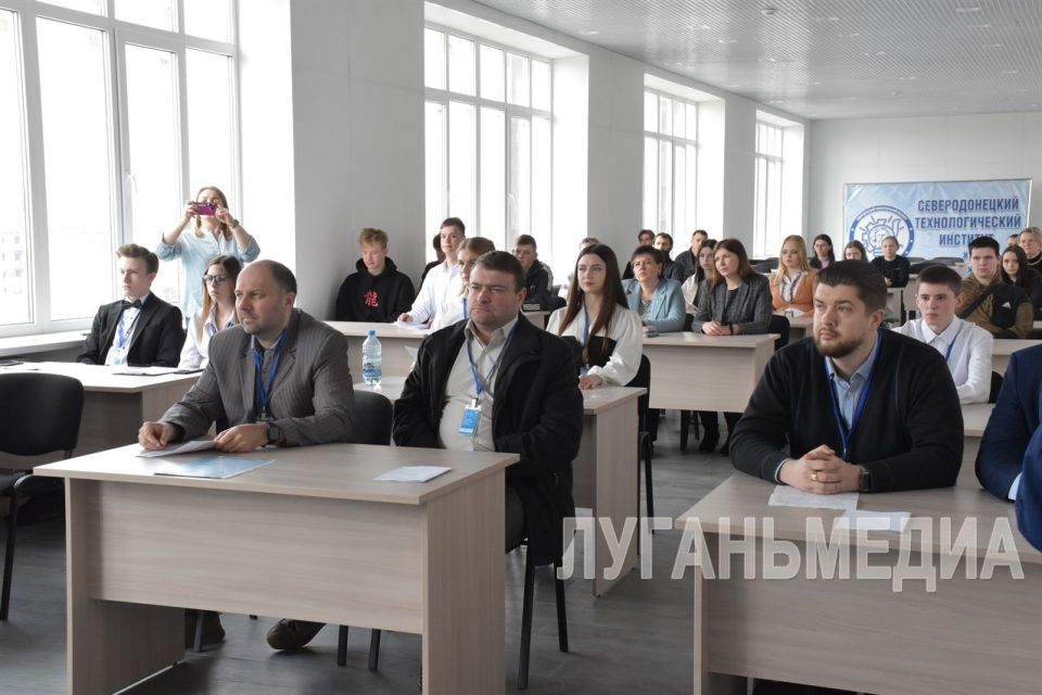 В Северодонецком технологическом институте прошел круглый стол «Ученые в лицах» В Северодонецком технологическом институте прошел круглый стол «Ученые в лицах»