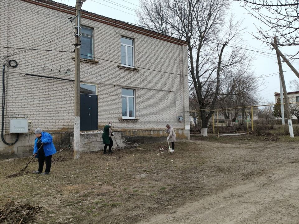 24.03.2026г. Чугинский отдел жизнеобеспечения в дружной команде с библиотекой-филиалом с. Чугинка и сотрудниками почты провели весеннее преображение территории административного здания 24.03.2026г. Чугинский отдел жизнеобеспечения в дружной команде с библиотекой-филиалом с. Чугинка и сотрудниками почты провели весеннее преображение территории административного здания