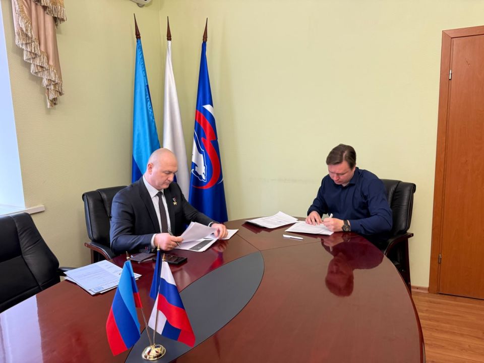 Герой ЛНР Ян Лещенко подал документы для участия в предварительном голосовании Единой России Герой ЛНР Ян Лещенко подал документы для участия в предварительном голосовании Единой России