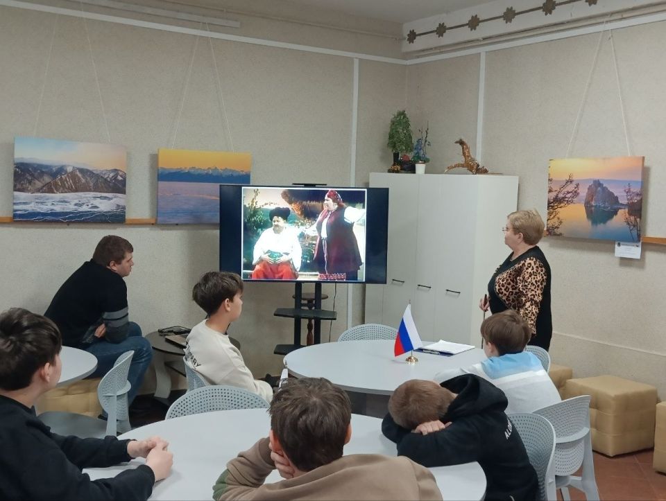 В Кировском историко-художественном музее состоялось мероприятие, посвященное Дню работника культуры: «Зажечь сердца - великое призвание» В Кировском историко-художественном музее состоялось мероприятие, посвященное Дню работника культуры: «Зажечь сердца - великое призвание»