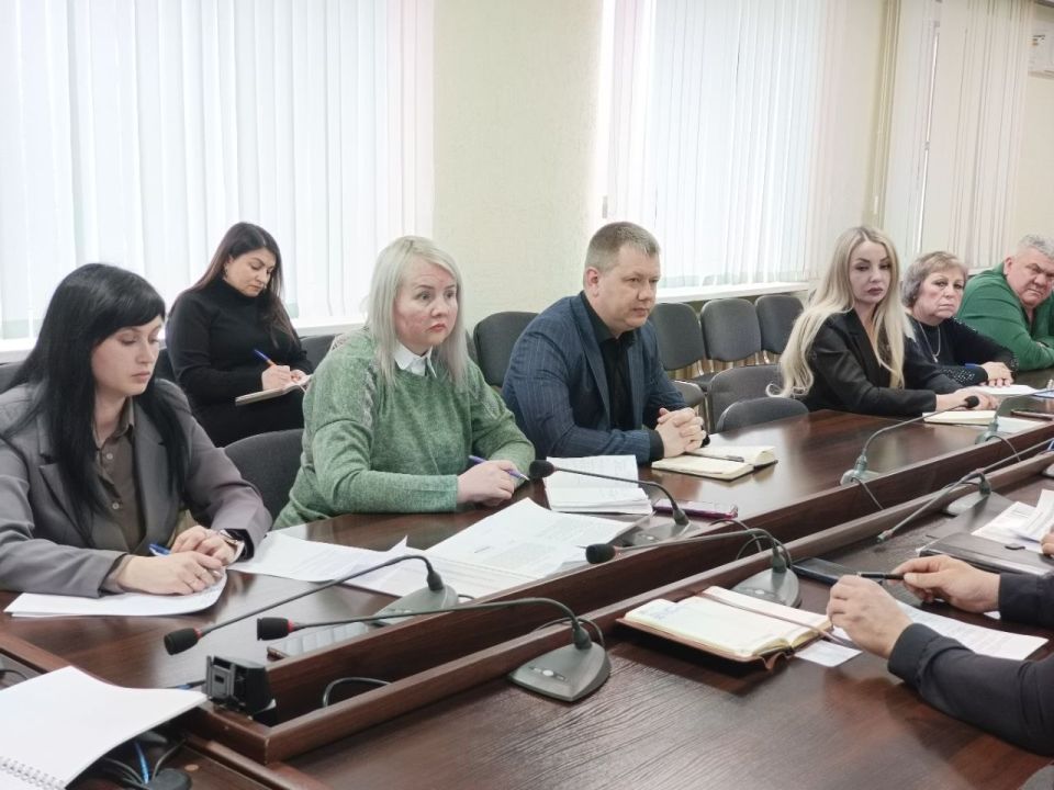 Сегодня под председательством Главы городского округа город Ровеньки прошло заседание комиссии по обеспечению безопасности дорожного движения Сегодня под председательством Главы городского округа город Ровеньки прошло заседание комиссии по обеспечению безопасности дорожного движения