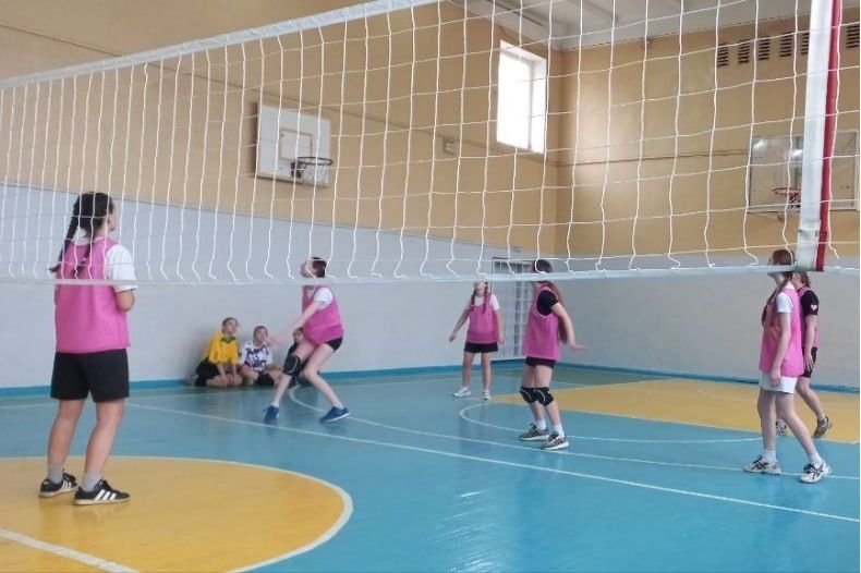 В Свердловском лицее №1 состоялся Турнир муниципального округа по волейболу среди девушек В Свердловском лицее №1 состоялся Турнир муниципального округа по волейболу среди девушек