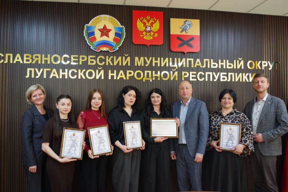 Сергей Крамаренко: В преддверии Дня работника культуры поздравил тружеников культурного фронта Славяносербского округа и вручил благодарственные письма по случаю профессионального праздника Сергей Крамаренко: В преддверии Дня работника культуры поздравил тружеников культурного фронта Славяносербского округа и вручил благодарственные письма по случаю профессионального праздника