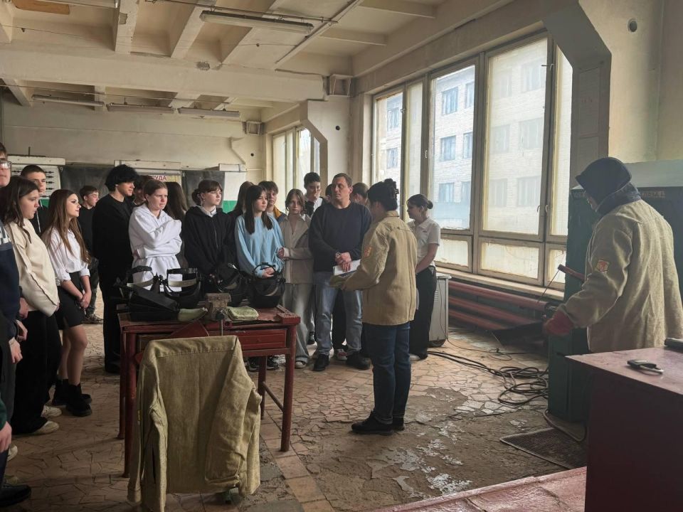Ярмарку учебных рабочих мест провели в городе Лутугино Ярмарку учебных рабочих мест провели в городе Лутугино