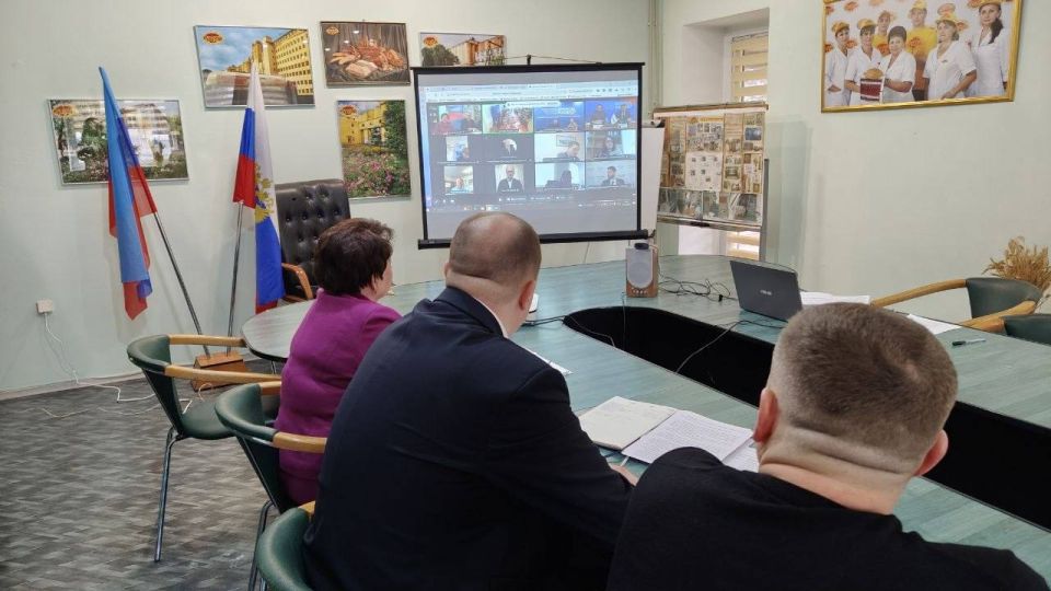 Зинаида Наден: Сегодня совместно с представителями бизнеса Луганской Народной Республики приняла участие в заседании Штаба «Деловой России» по вопросам развития новых территорий при участии руководства Генеральной... Зинаида Наден: Сегодня совместно с представителями бизнеса Луганской Народной Республики приняла участие в заседании Штаба «Деловой России» по вопросам развития новых территорий при участии руководства Генеральной...