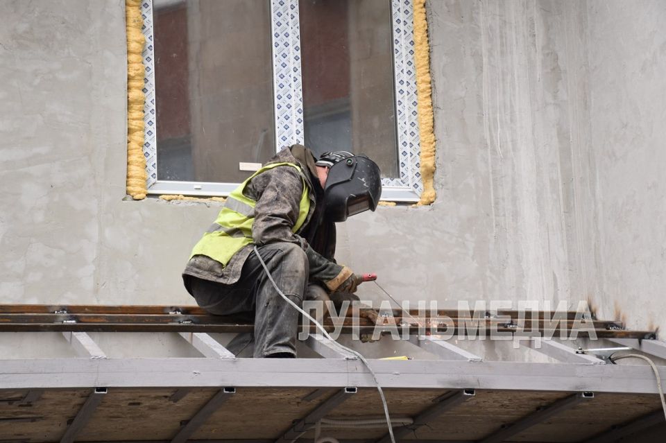 В Краснодонском ЗАГСе продолжаются ремонтные работы В Краснодонском ЗАГСе продолжаются ремонтные работы