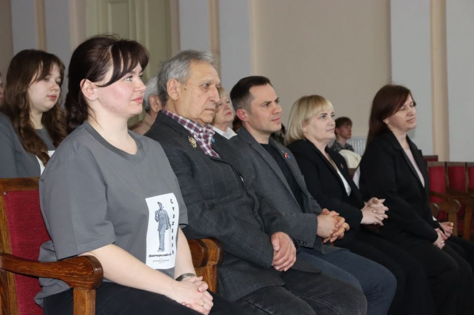 В Стаханове стартовал культурно-образовательный проект «Шахтерский код: Стаханов» В Стаханове стартовал культурно-образовательный проект «Шахтерский код: Стаханов»