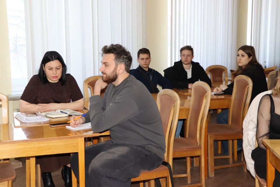 В администрации города прошла встреча со студенческой молодежью: новые возможности для развития и карьеры В администрации города прошла встреча со студенческой молодежью: новые возможности для развития и карьеры