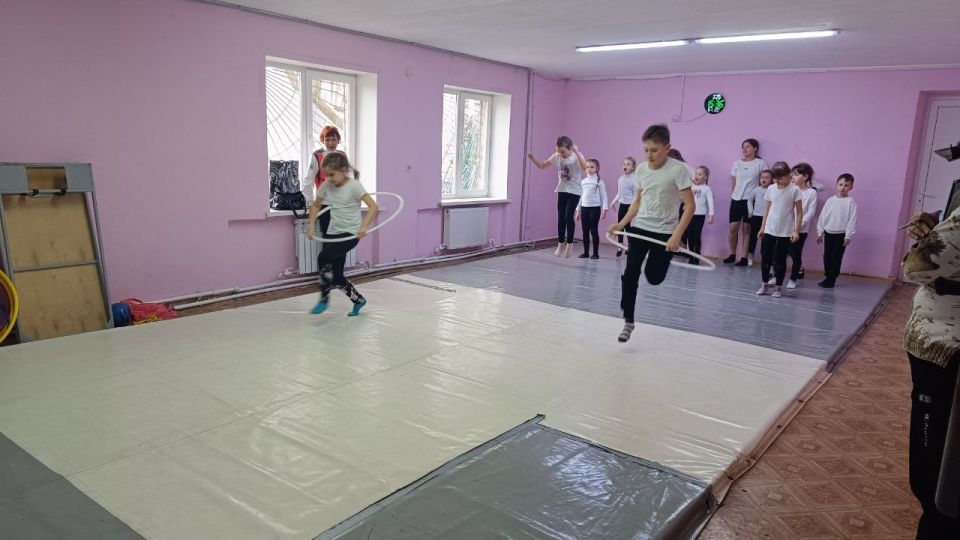 20 марта 2026 года в МБУ ДО «РСШ» прошли «Веселые эстафеты» среди обучающихся в секции спортивной гимнастики (тренер-преподаватель Коваленко Г.Н.). В мероприятии приняли участие 16 воспитанников, которые соревновались в... 20 марта 2026 года в МБУ ДО «РСШ» прошли «Веселые эстафеты» среди обучающихся в секции спортивной гимнастики (тренер-преподаватель Коваленко Г.Н.). В мероприятии приняли участие 16 воспитанников, которые соревновались в...
