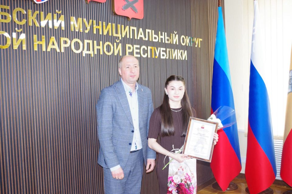 Сергей Крамаренко: В преддверии Дня работника культуры поздравил тружеников культурного фронта Славяносербского округа и вручил благодарственные письма по случаю профессионального праздника Сергей Крамаренко: В преддверии Дня работника культуры поздравил тружеников культурного фронта Славяносербского округа и вручил благодарственные письма по случаю профессионального праздника