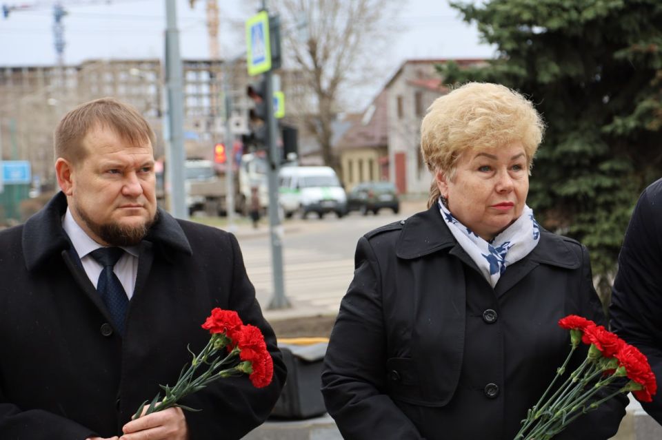 «Историческая память»: В Луганске открыли мемориальную доску в честь Героя России Владимира Зозулина «Историческая память»: В Луганске открыли мемориальную доску в честь Героя России Владимира Зозулина