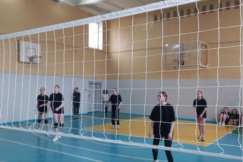 В Свердловском лицее №1 состоялся Турнир муниципального округа по волейболу среди девушек В Свердловском лицее №1 состоялся Турнир муниципального округа по волейболу среди девушек