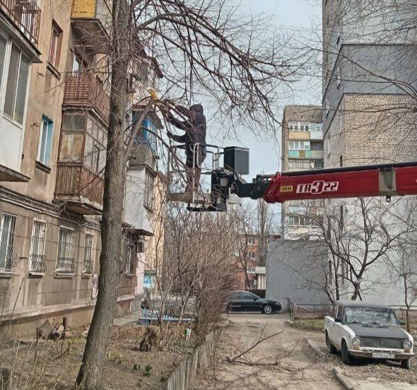 Коммунальными службами проведены работы на территории города Коммунальными службами проведены работы на территории города
