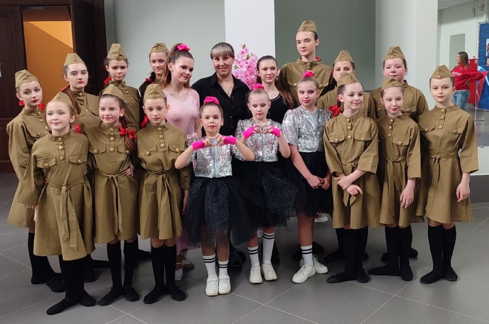 Танцевальный коллектив «Кабриоль» из Центра детского творчества города Краснодона под руководством Виктории Шабановой 21 марта принял участие в международном фестиваль-конкурсе в городе Донецке Ростовской области и показал... Танцевальный коллектив «Кабриоль» из Центра детского творчества города Краснодона под руководством Виктории Шабановой 21 марта принял участие в международном фестиваль-конкурсе в городе Донецке Ростовской области и показал...