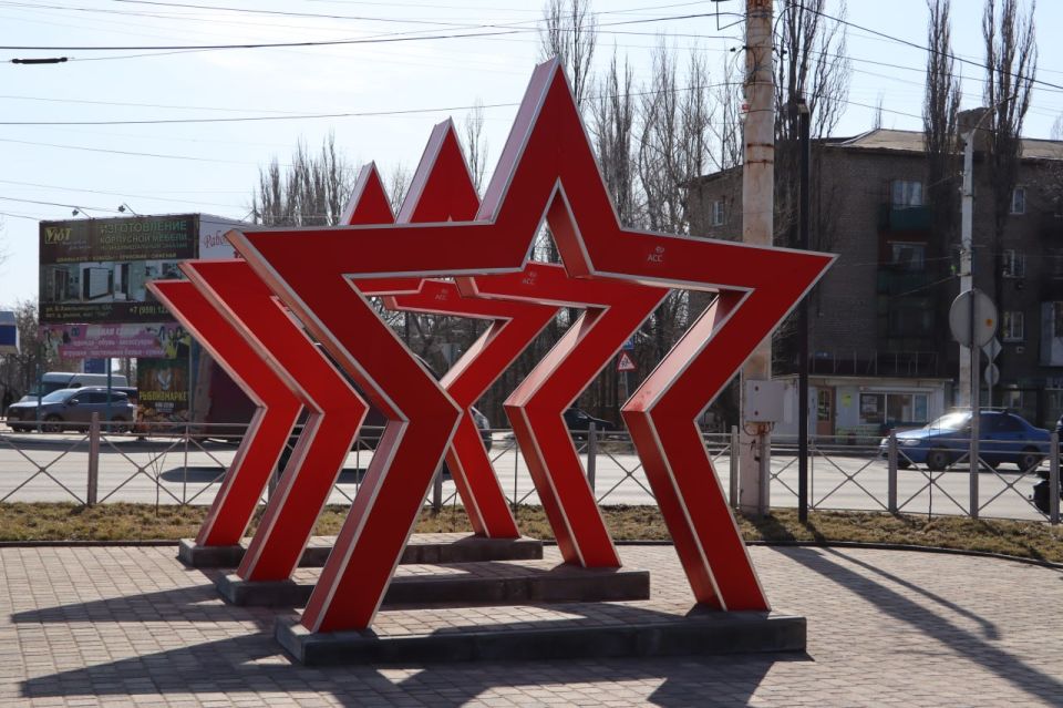 В Стаханове по народной программе благоустраивают скверы «Омский» и Защитников Отечества В Стаханове по народной программе благоустраивают скверы «Омский» и Защитников Отечества