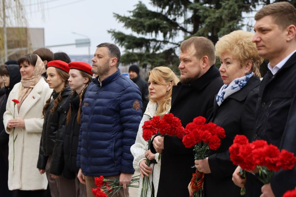 «Историческая память»: В Луганске открыли мемориальную доску в честь Героя России Владимира Зозулина «Историческая память»: В Луганске открыли мемориальную доску в честь Героя России Владимира Зозулина